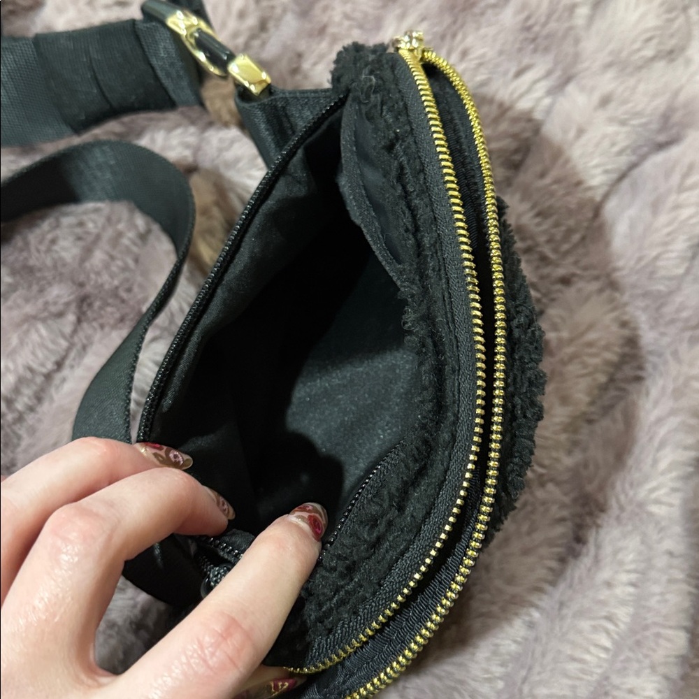Lululemon Black Fleece Belt Bag - Picture 4 of 8